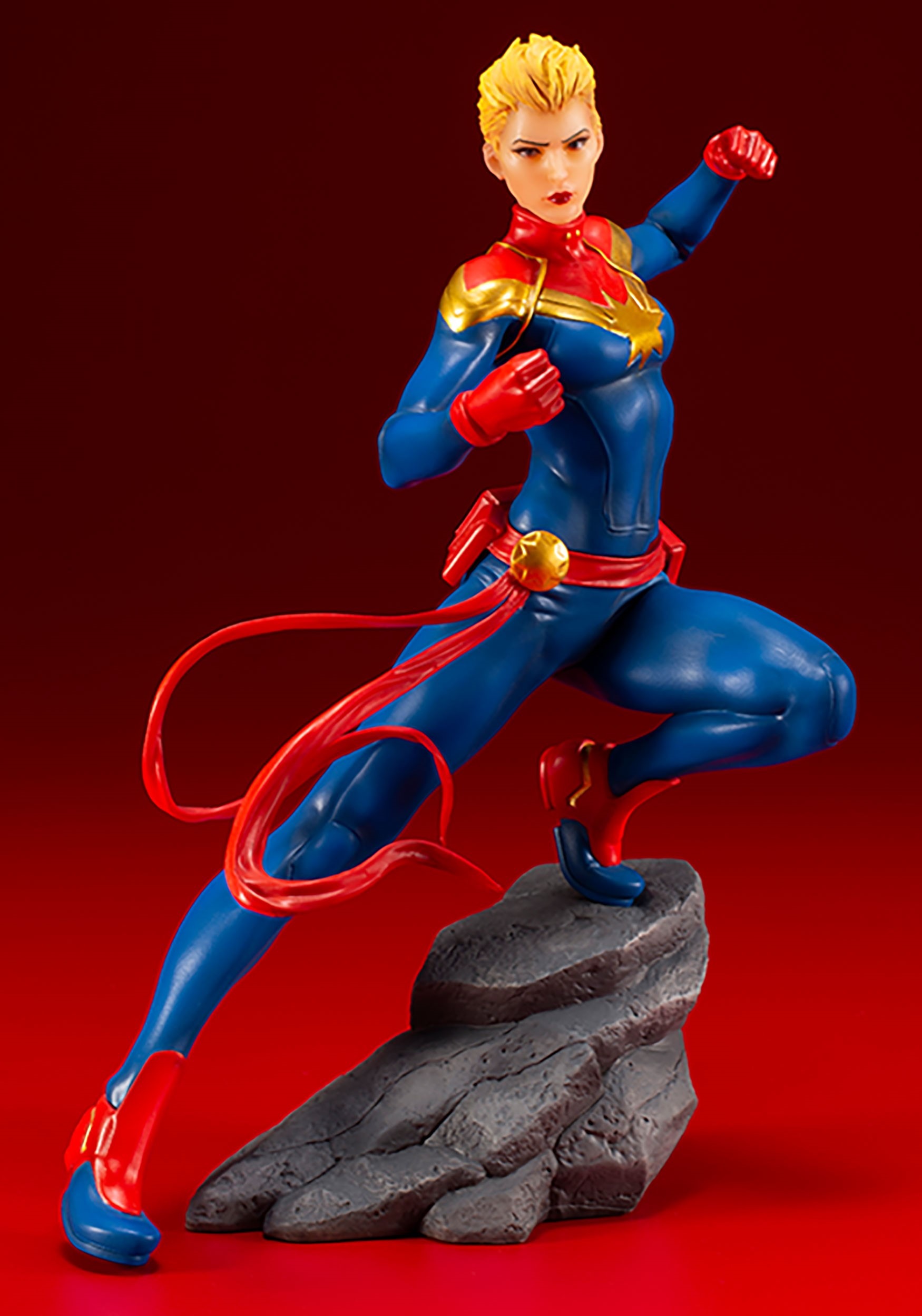 Marvel Comics Captain Marvel ArtFX+ Collectible Statue