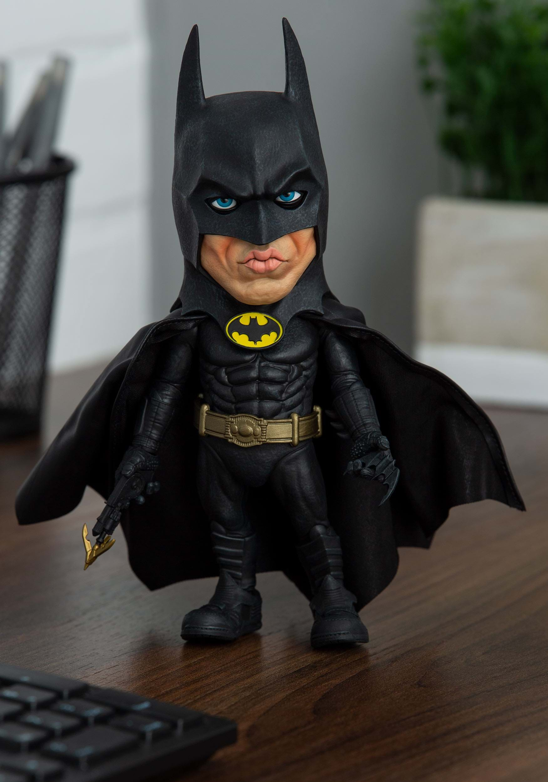 Mezco Designer Series Batman 1989 Deluxe Figure