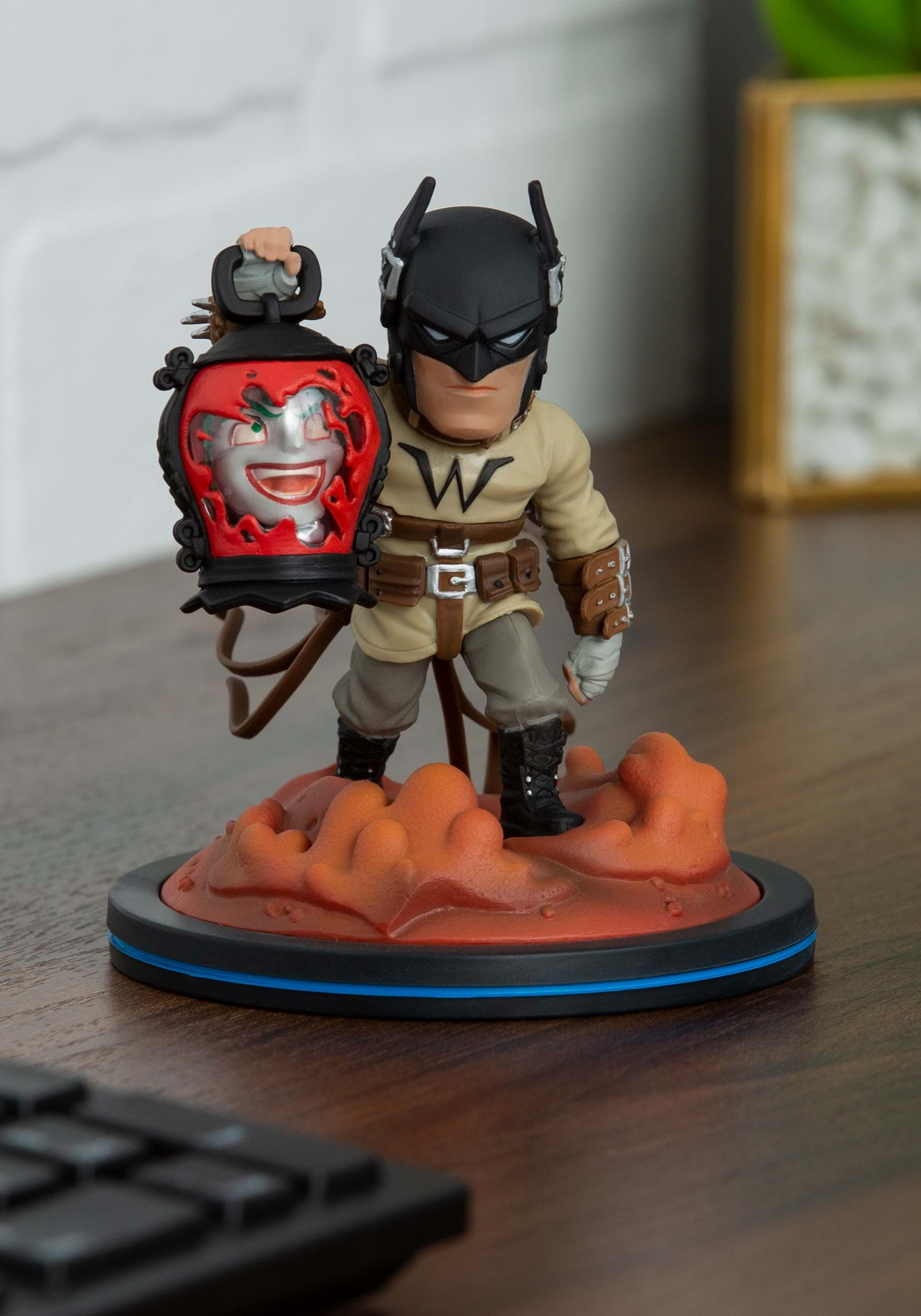 Bat man: Last Night on Earth Q-Fig Elite` Vinyl Figure