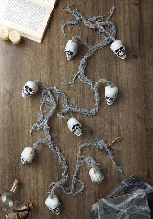 White Skull Gray Garland