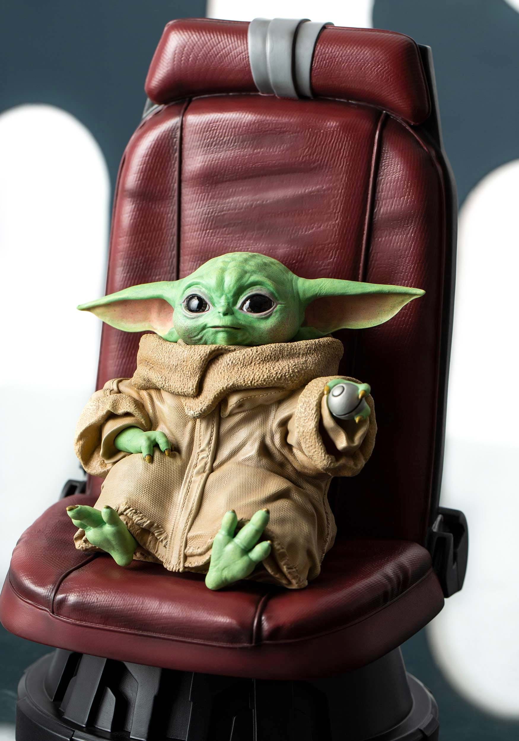 Gentle Giant Star Wars: The Mandalorian- Child In Chair Statue